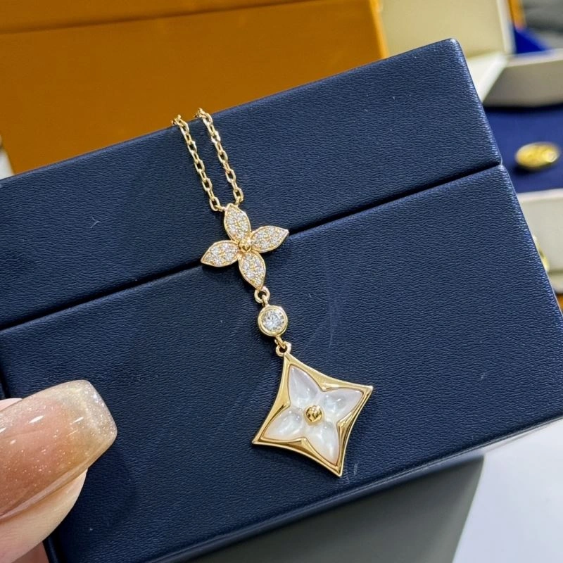 Louis Vuitton Necklaces UrbanChic 251210
