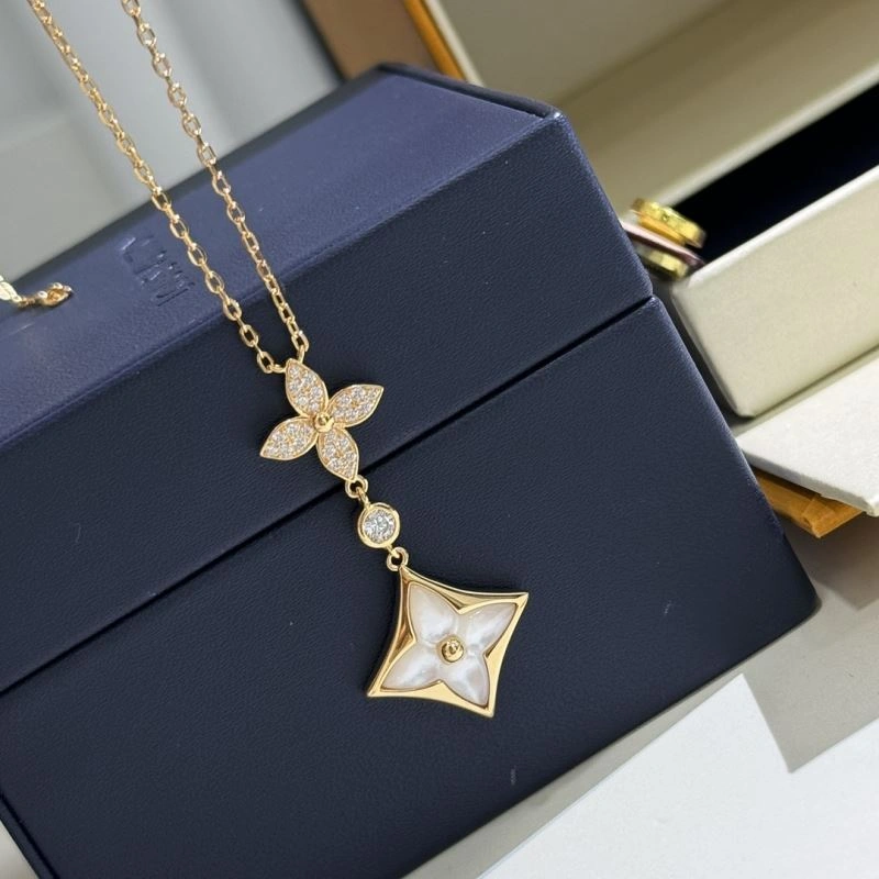 Louis Vuitton Necklaces UrbanChic 251210