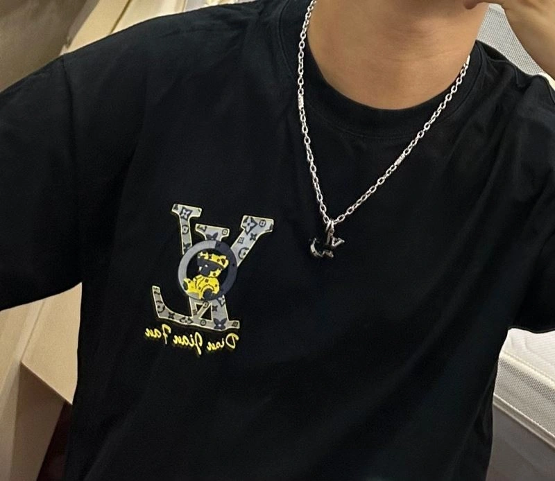 Cozy Louis Vuitton Necklaces 251208