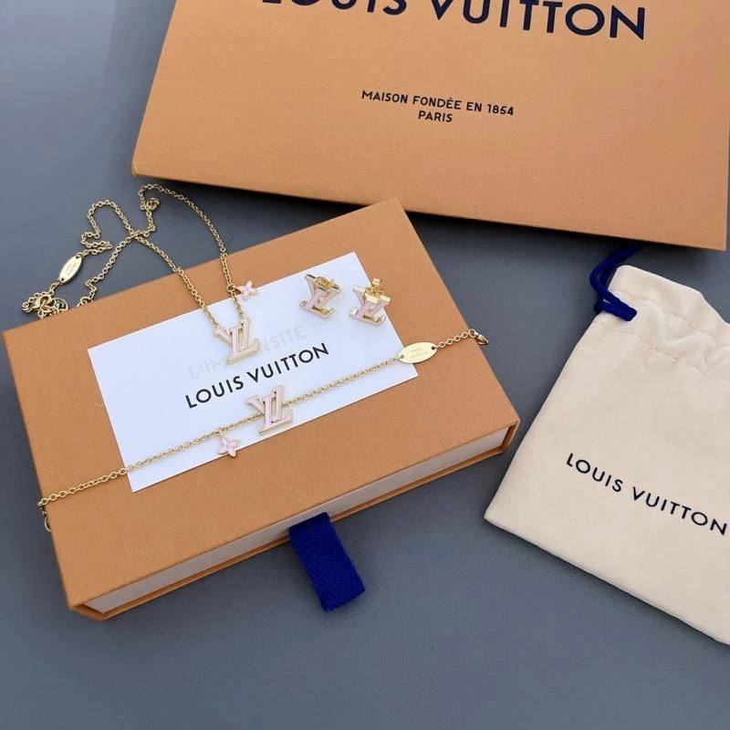 Louis Vuitton Necklaces Sophisticated 251195