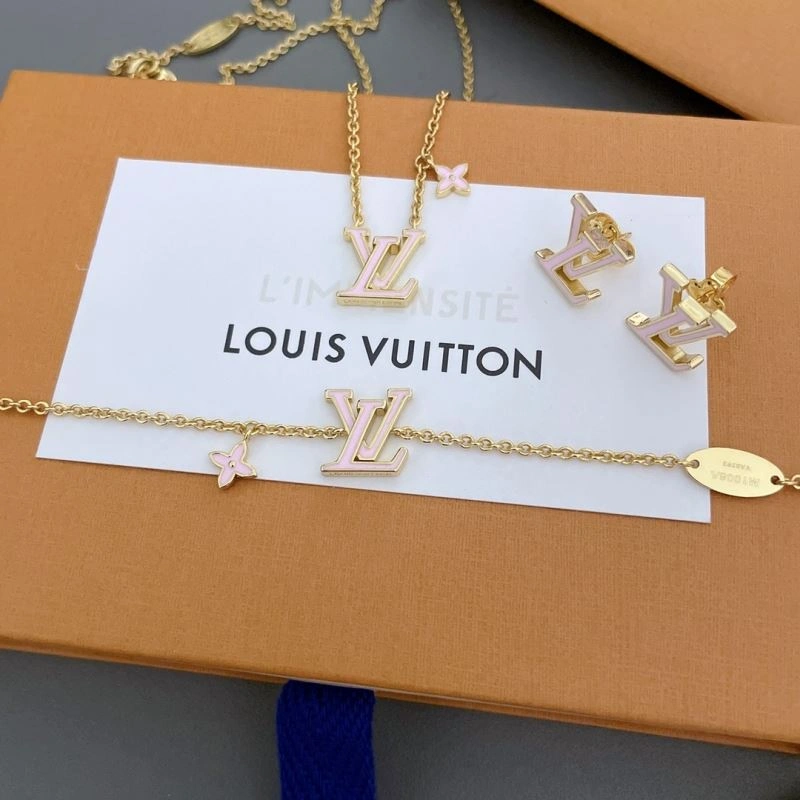 Louis Vuitton Necklaces Sophisticated 251195