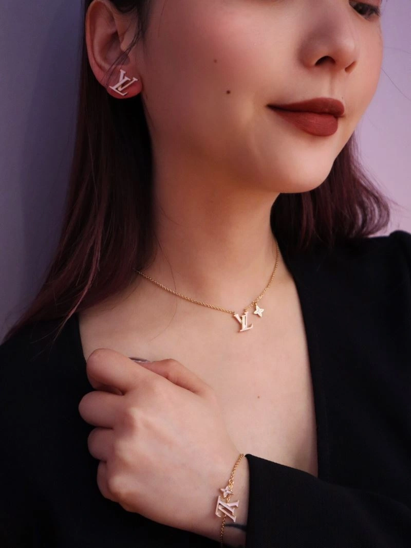 Louis Vuitton Necklaces Sophisticated 251195
