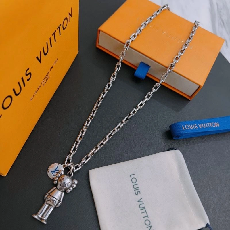 Functional Louis Vuitton Necklaces 251686