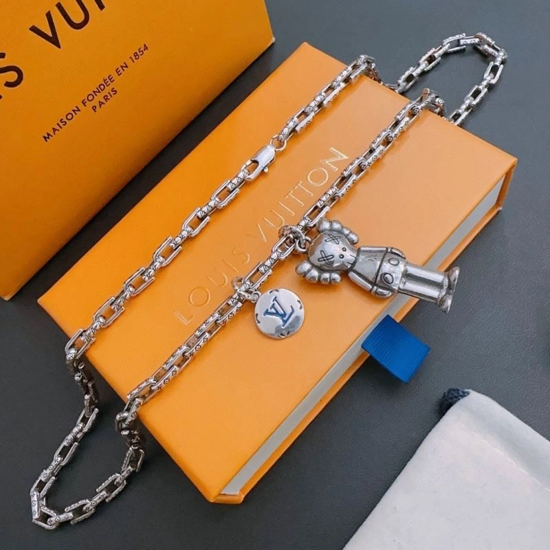 Functional Louis Vuitton Necklaces 251686