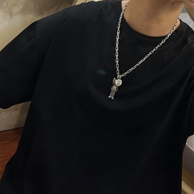 Functional Louis Vuitton Necklaces 251686