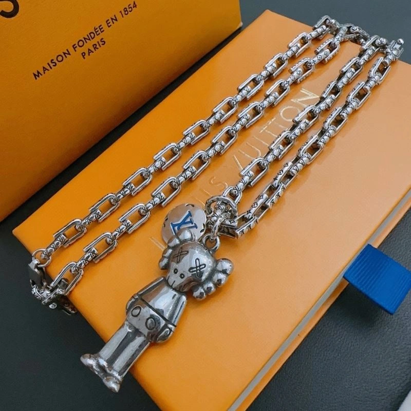 Functional Louis Vuitton Necklaces 251686