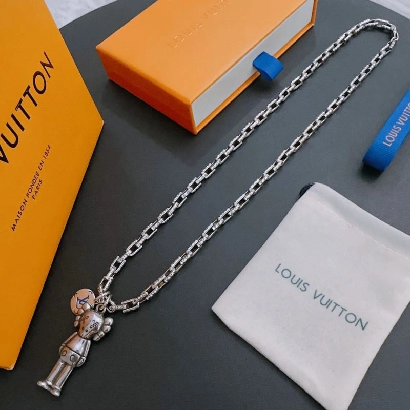 Functional Louis Vuitton Necklaces 251686