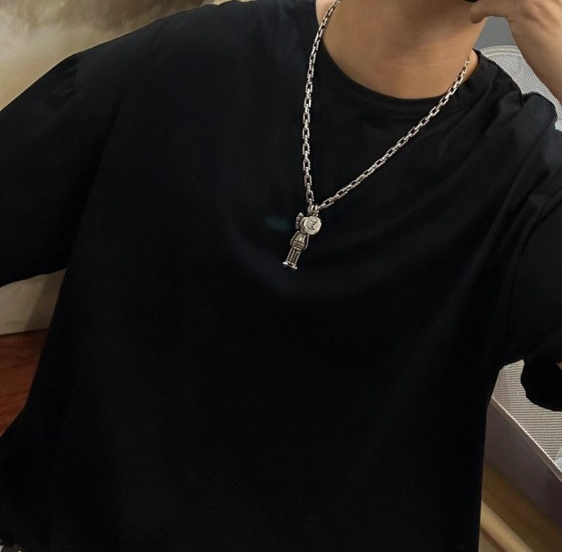 Functional Louis Vuitton Necklaces 251686