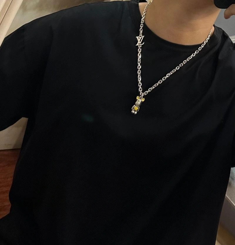 TechFriendly Louis Vuitton Necklaces 251695