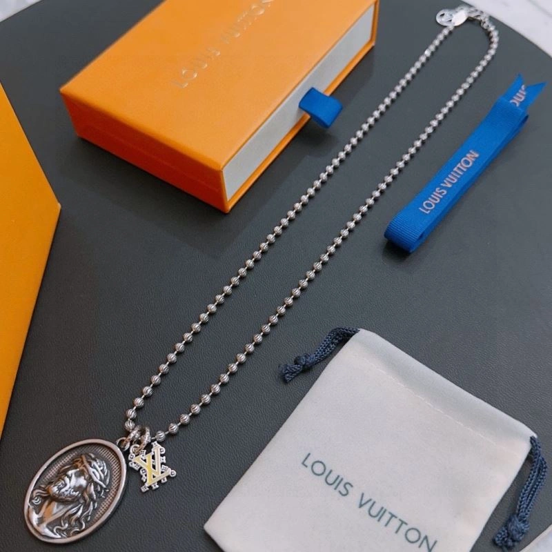 Versatile Louis Vuitton Necklaces 251701