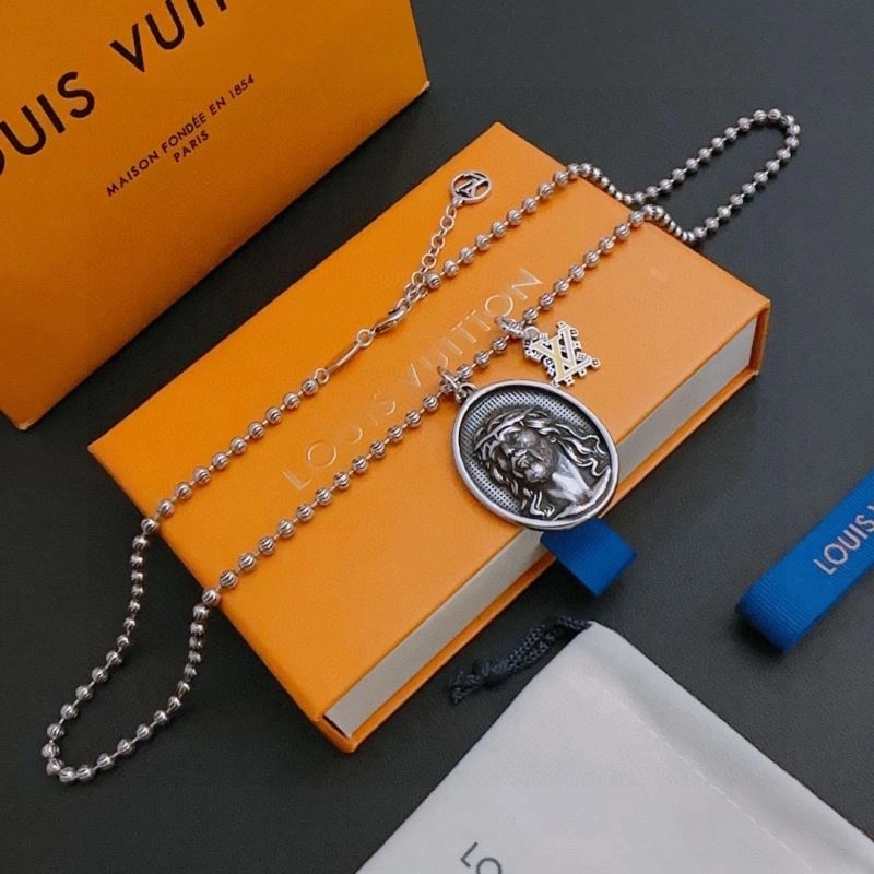 Versatile Louis Vuitton Necklaces 251701