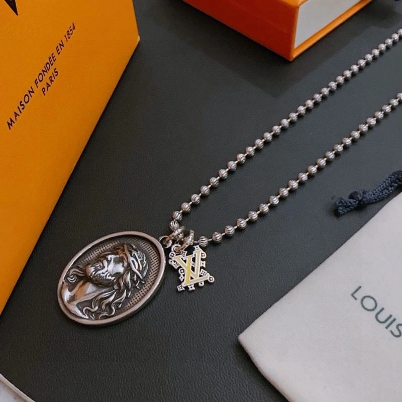 Versatile Louis Vuitton Necklaces 251701
