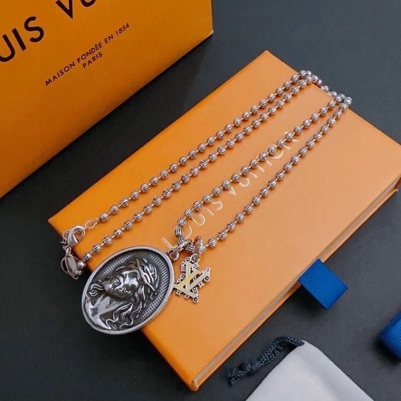 Versatile Louis Vuitton Necklaces 251701