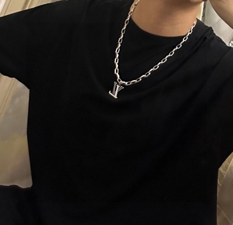 Louis Vuitton Necklaces Refined 251702