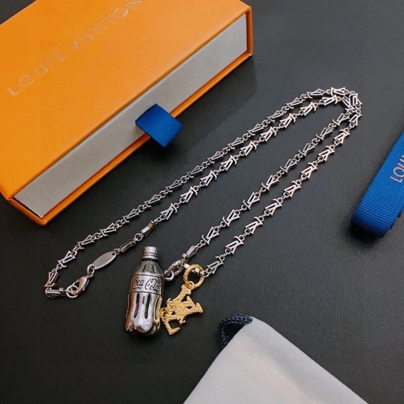 Sleek Louis Vuitton Necklaces 251677