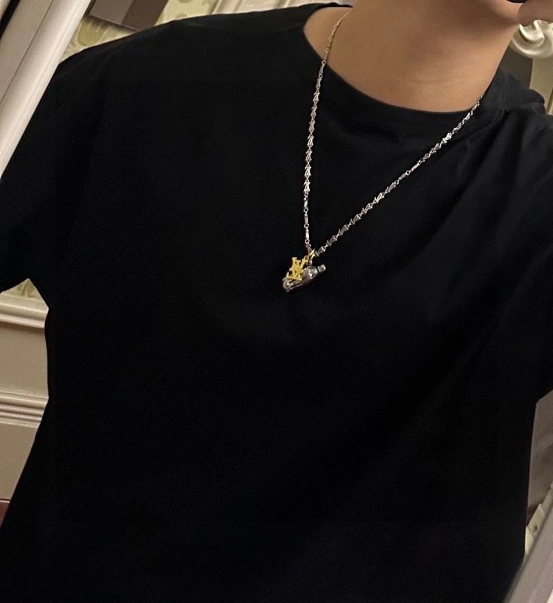 Sleek Louis Vuitton Necklaces 251677
