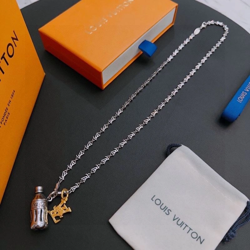 Sleek Louis Vuitton Necklaces 251677