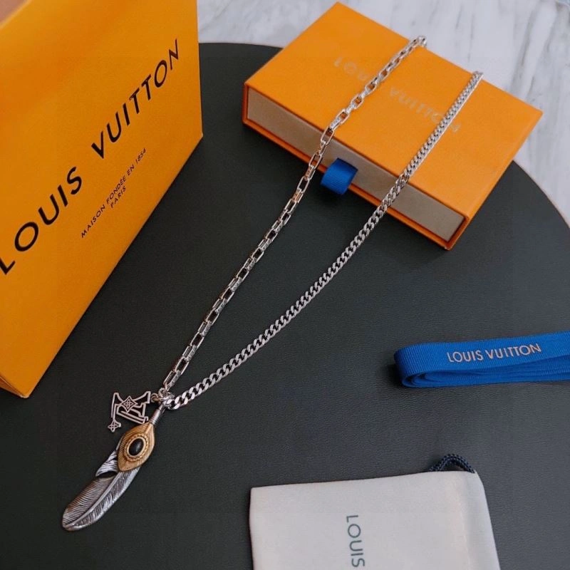Supportive Louis Vuitton Necklaces 251694