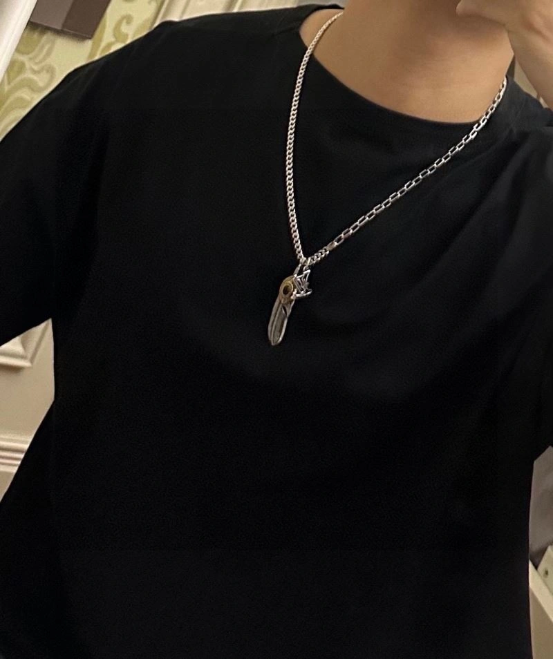 Supportive Louis Vuitton Necklaces 251694