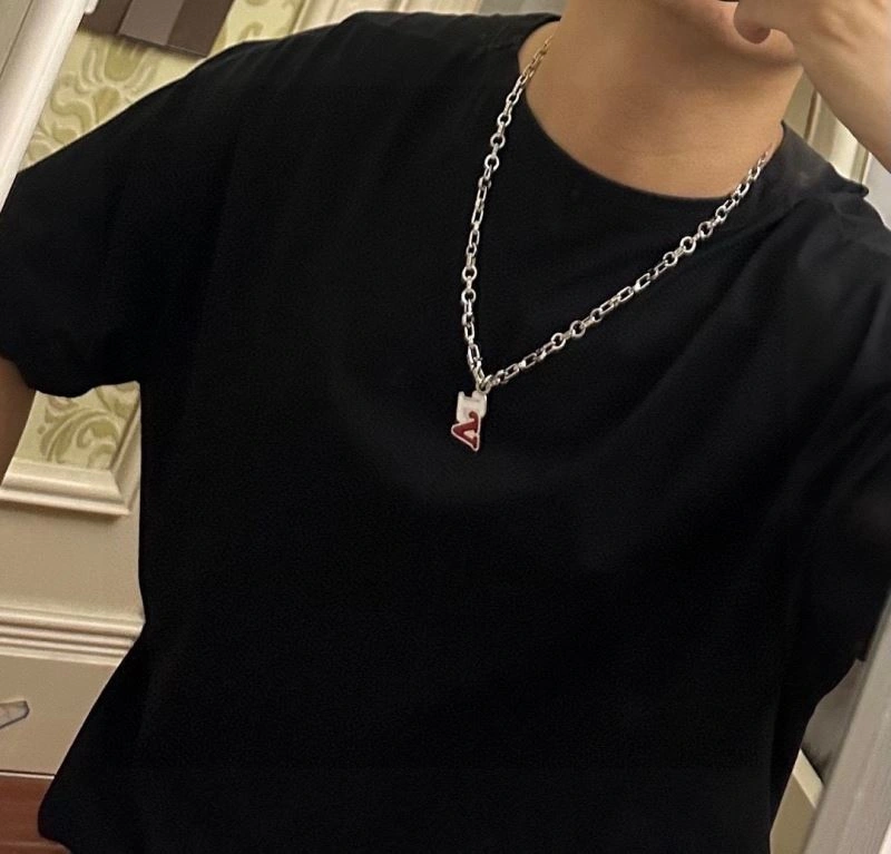 SunProtective Louis Vuitton Necklaces 251688