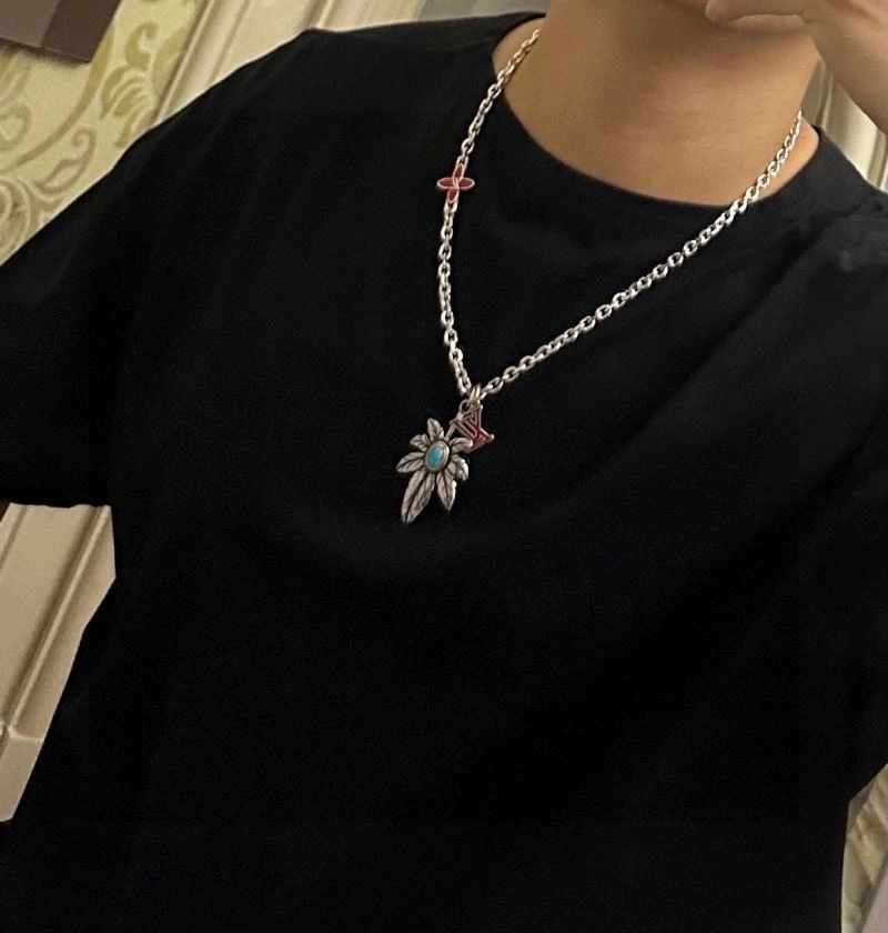 Louis Vuitton Necklaces Bright 251675