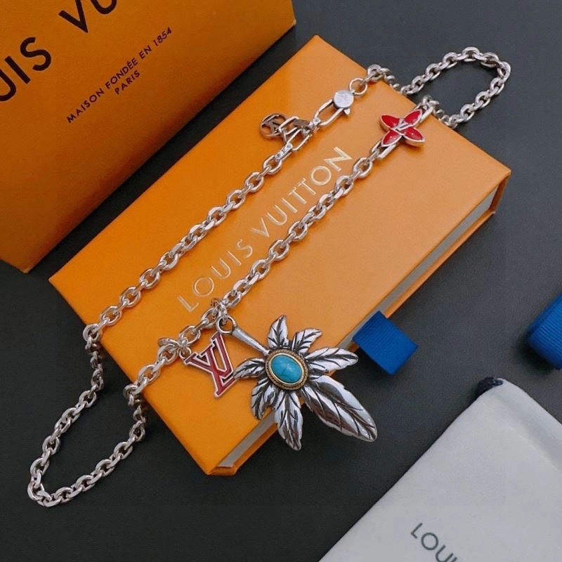Louis Vuitton Necklaces Bright 251675