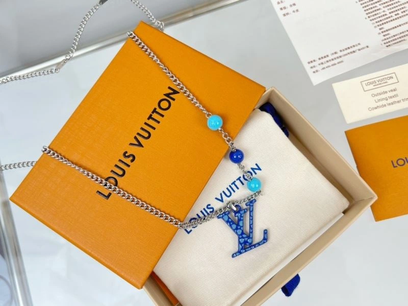 Functional Louis Vuitton Necklaces 251673
