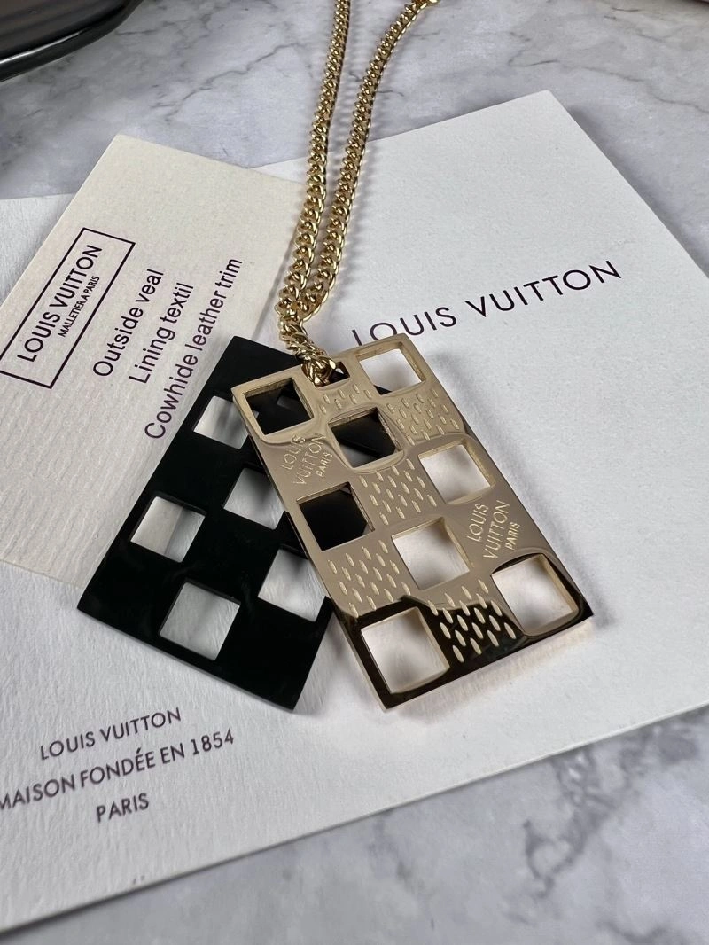 Louis Vuitton Necklaces Colorful 251670