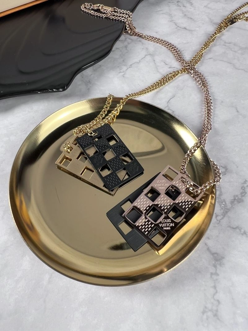 Louis Vuitton Necklaces Colorful 251670