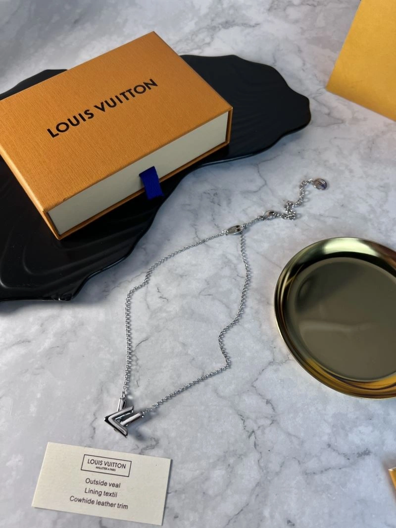Louis Vuitton Necklaces Refined 251645