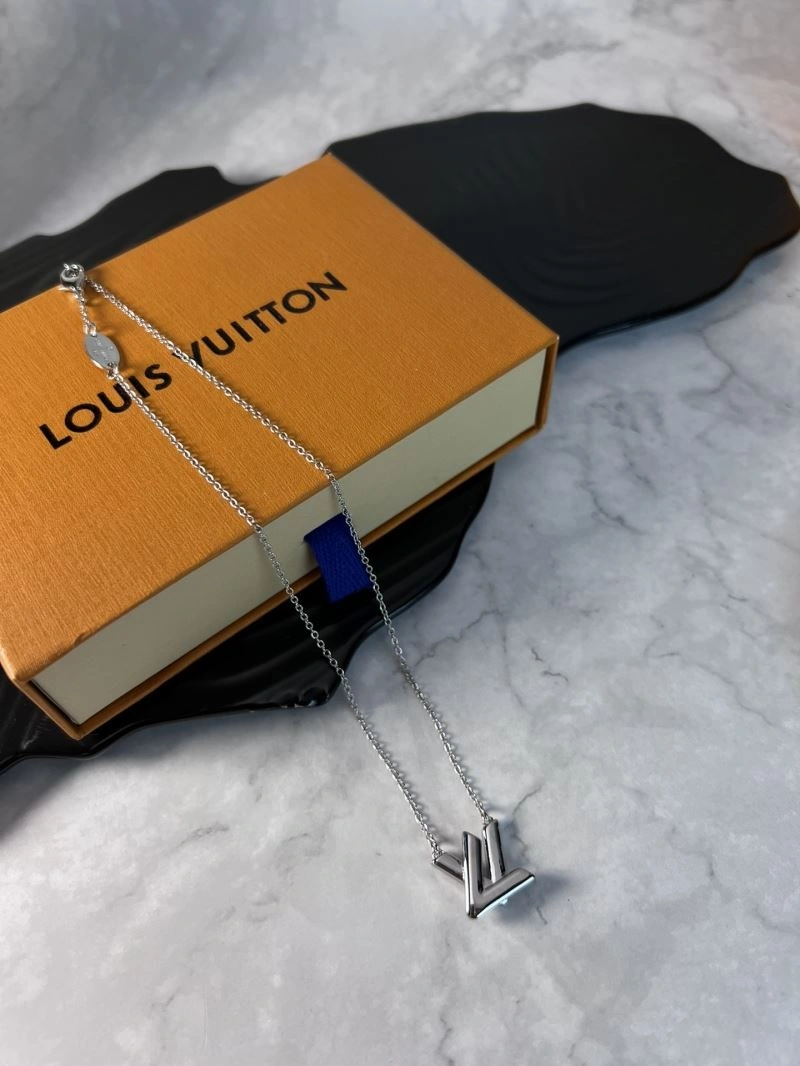 Louis Vuitton Necklaces Refined 251645