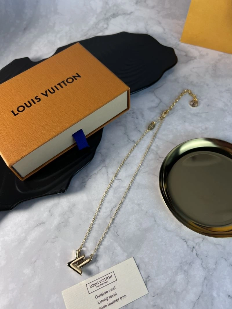 Louis Vuitton Necklaces Refined 251645