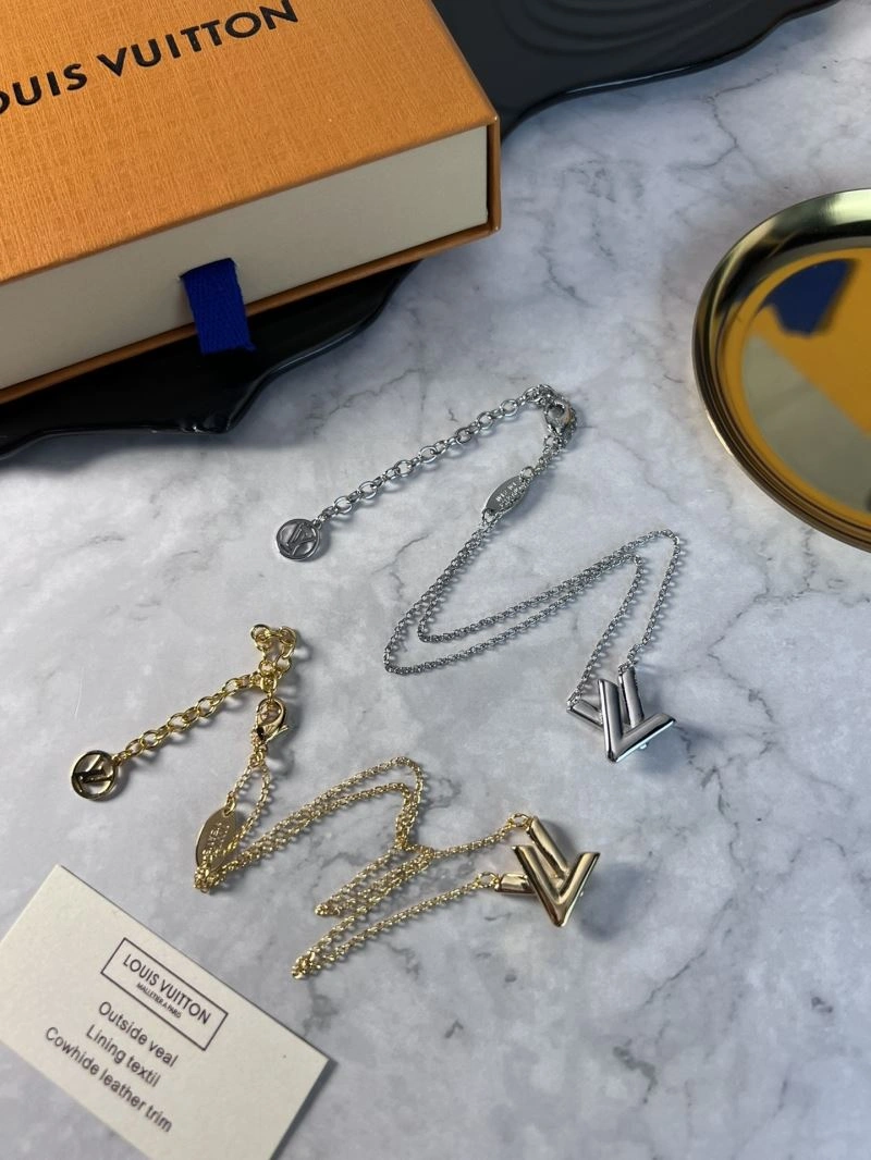 Louis Vuitton Necklaces Refined 251645