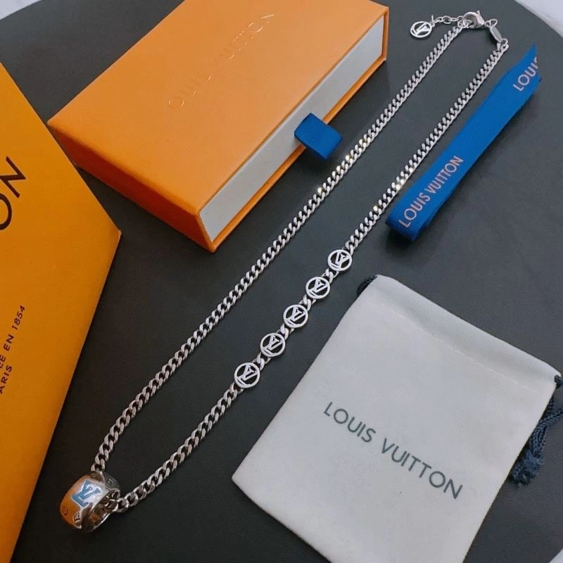 Effortless Louis Vuitton Necklaces 251667