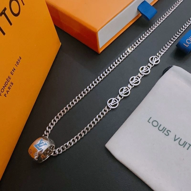Effortless Louis Vuitton Necklaces 251667