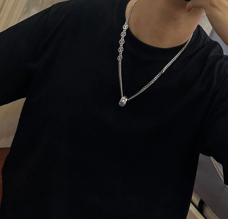 Effortless Louis Vuitton Necklaces 251667