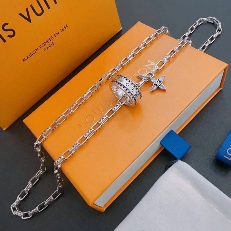 Louis Vuitton Necklaces Colorful 251650
