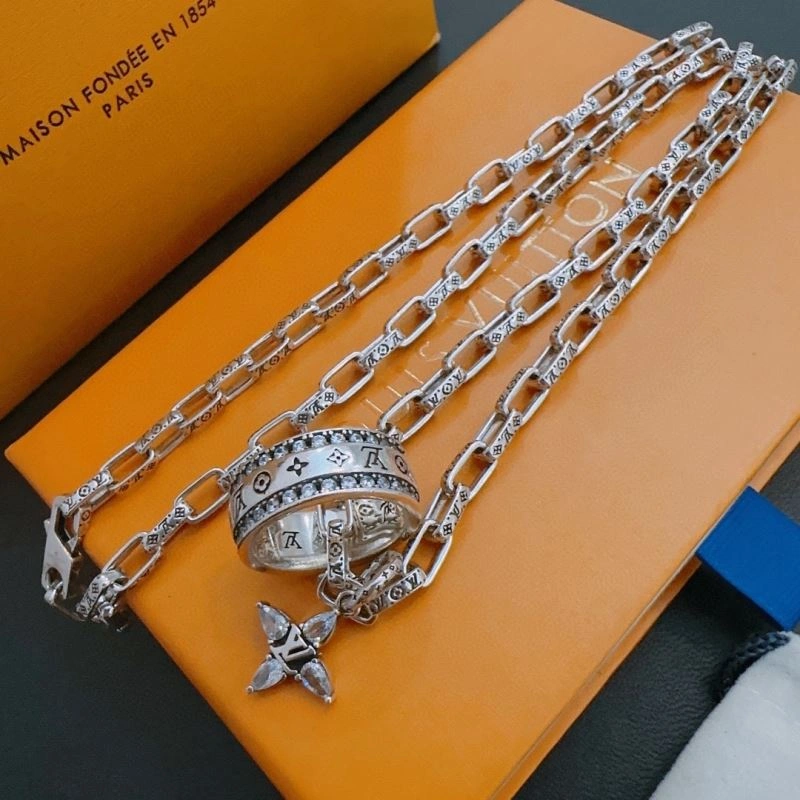 Louis Vuitton Necklaces Colorful 251650