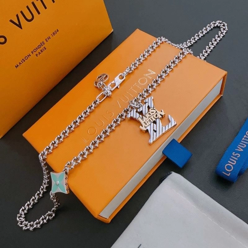 MoistureWicking Louis Vuitton Necklaces 251639