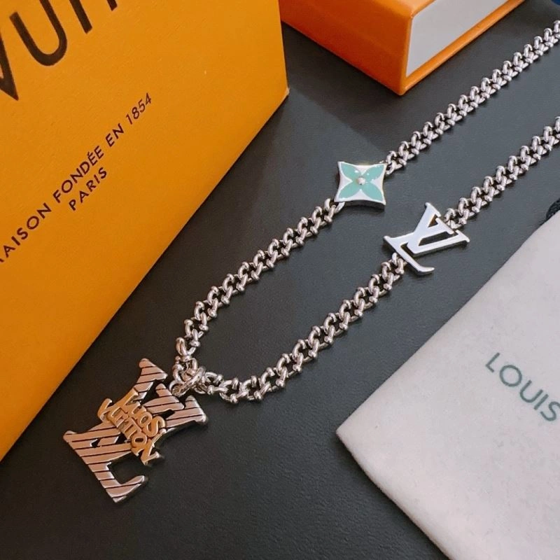 MoistureWicking Louis Vuitton Necklaces 251639
