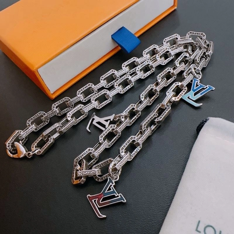 Louis Vuitton Necklaces Flexible 251658
