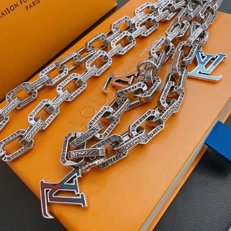 Louis Vuitton Necklaces Flexible 251658