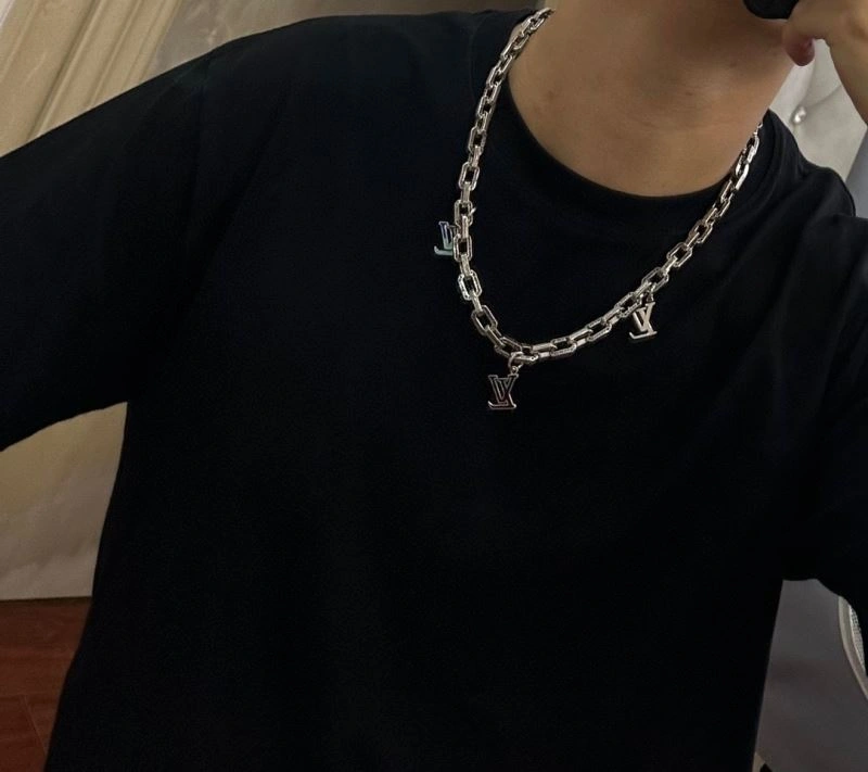 Louis Vuitton Necklaces Flexible 251658