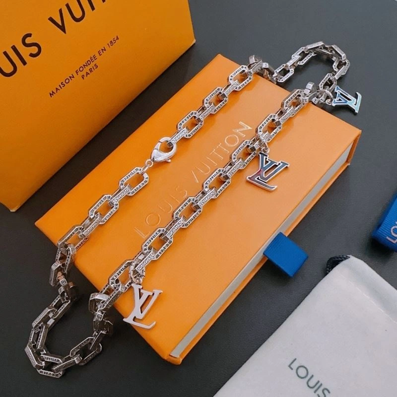 Louis Vuitton Necklaces Flexible 251658
