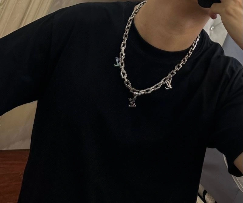 Louis Vuitton Necklaces Flexible 251658