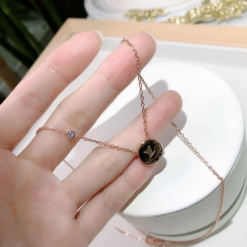 Louis Vuitton Necklaces OnTrend 251662