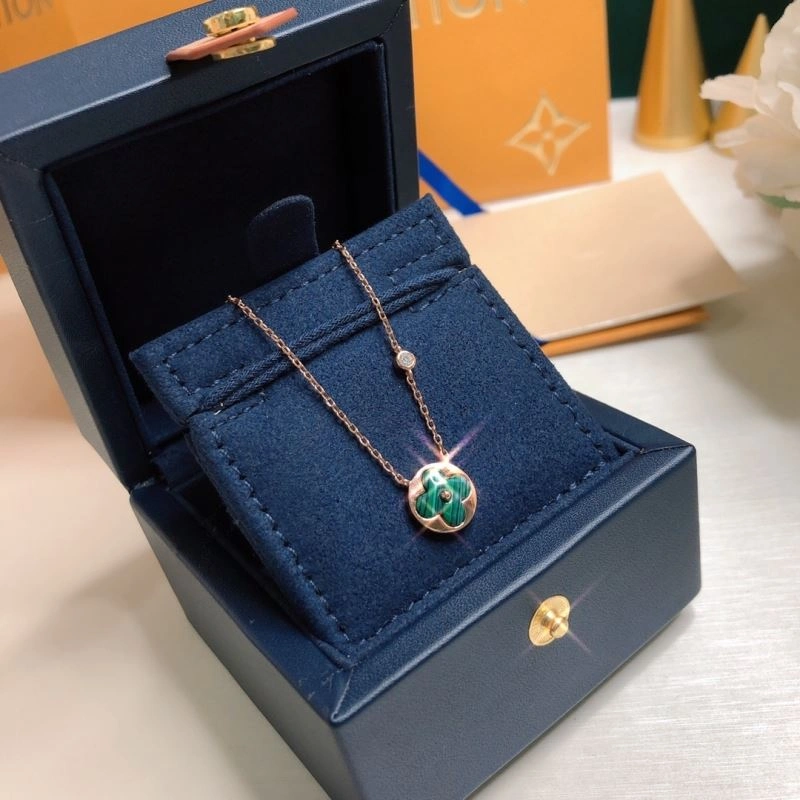 Louis Vuitton Necklaces Unique 251656