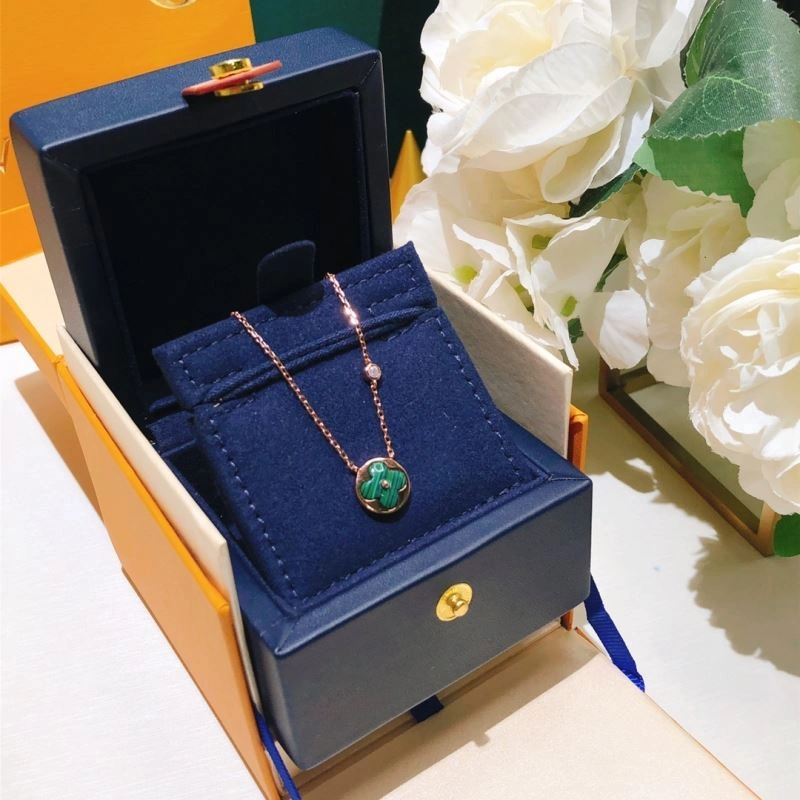 Louis Vuitton Necklaces Unique 251656