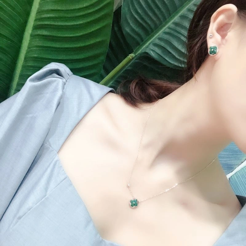 Louis Vuitton Necklaces Unique 251656