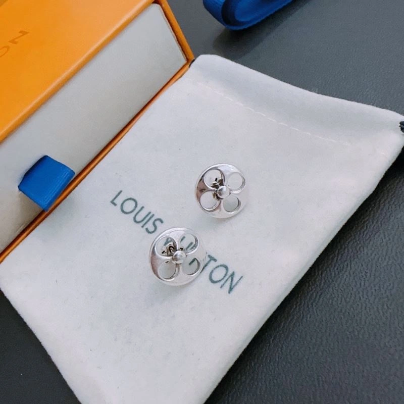 Louis Vuitton Necklaces Attractive 251643